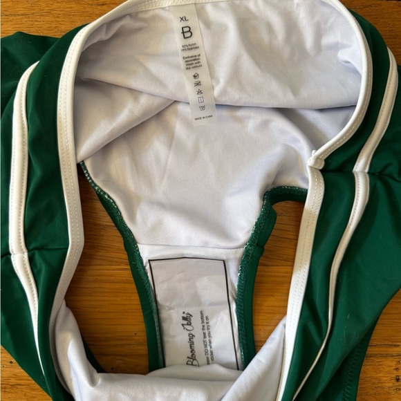 Green and White Retro Bikini Set - Picture 9 of 11